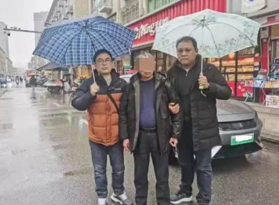 1982年5月，上海白茅岭监狱一名服刑人员趁田间劳动时脱逃，2024年2月，这名