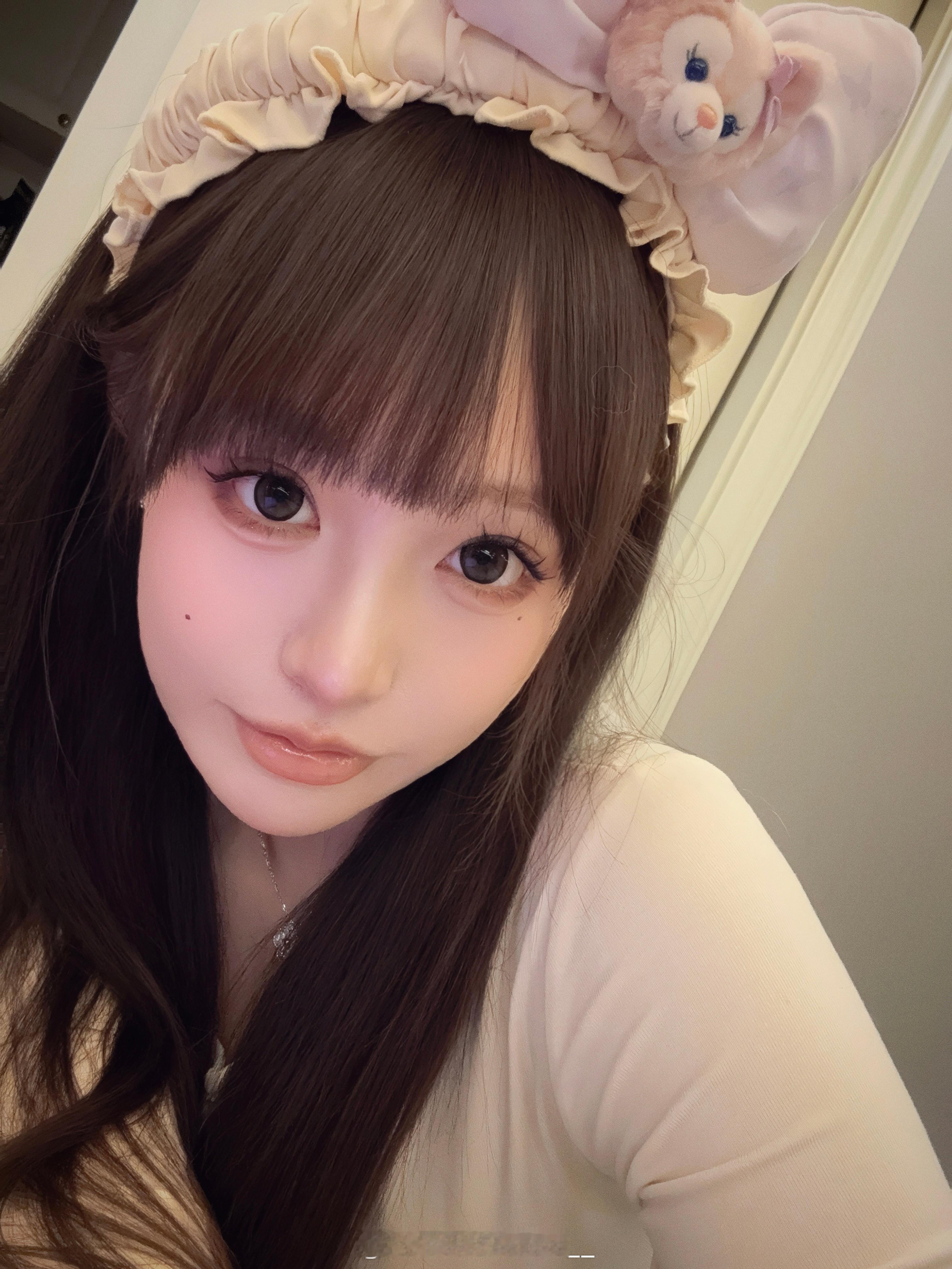 很内向 坐车都坐主驾🦦  