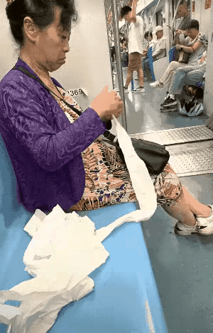 真有这样的人，出门不拿回来点东西就是吃亏了，上个厕所也得拿回点卷纸，上个超市也得