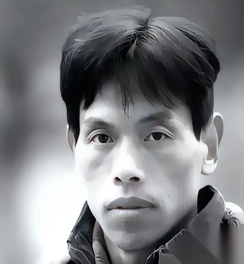 湖北有个男人

叫熊庆华

新婚第二天干的事，全村人骂了他十年。

天刚亮他就把