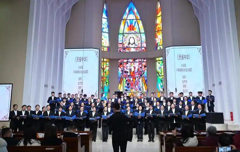 从罗马帝国到世界：基督教崛起的历史背景揭秘！
在今天的全球文化和宗教格局中，基督