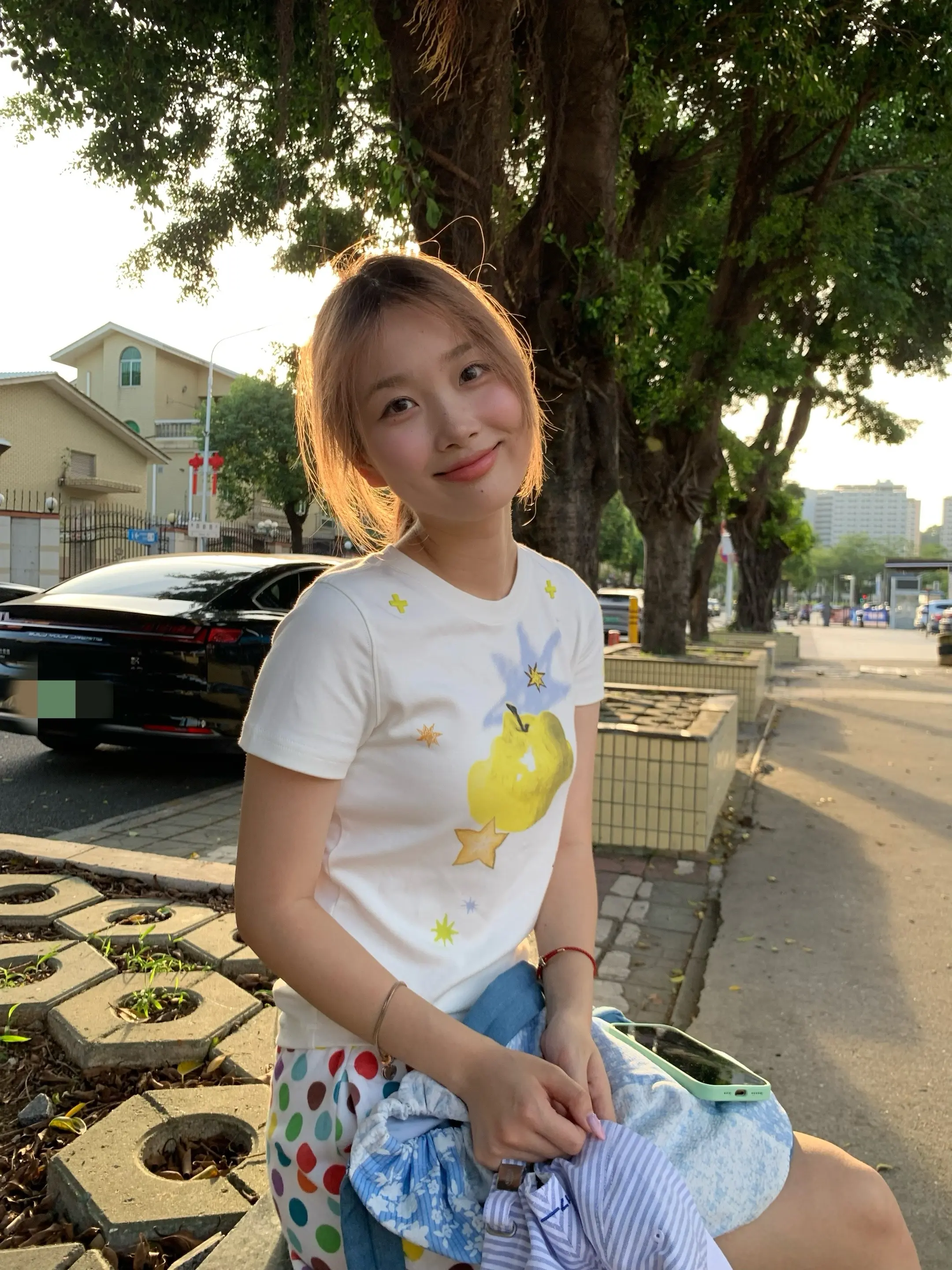 今天深圳好不容易出太阳就戴着新帽子出来了 我姐说这家铁板烧超级好吃所以...