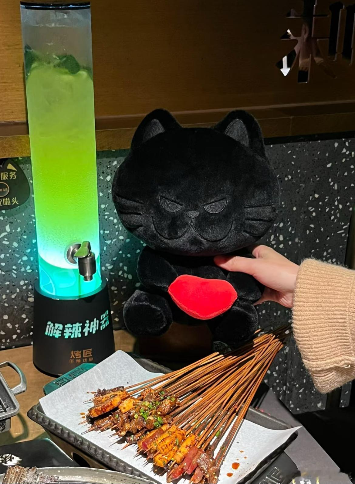成都美食排队王竟然不是火锅  提起成都美食大家首先想到的就是火锅，一到了成都才发