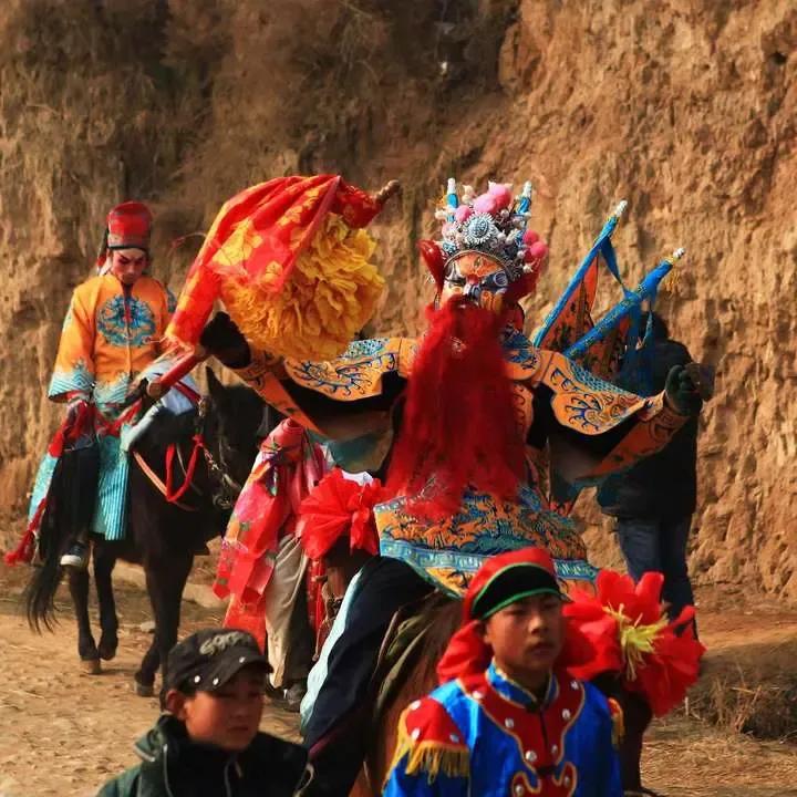 为什么人越穷耍得越欢[笑哭]


甘肃秦安的社火可太有特色了，亲自体验过才知道它