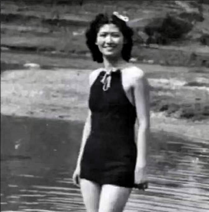 1914年，31岁的阎锡山，娶了14岁的小妾，洞房之夜，阎锡山对小妾说：“你只负