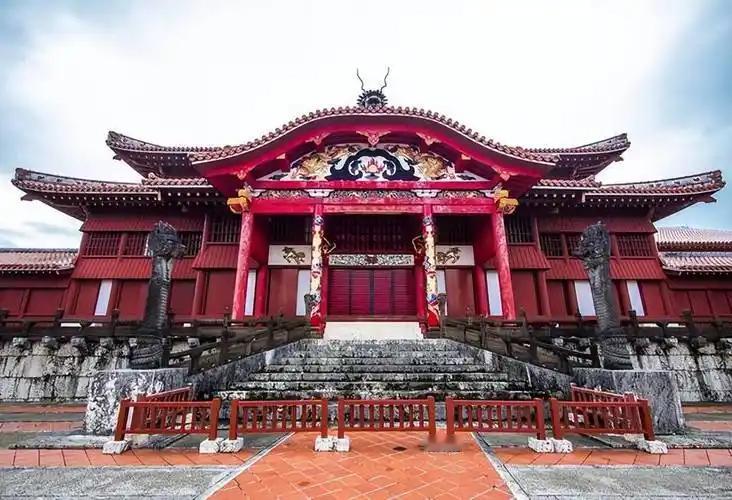 琉球主权至今未定，国际法上写得明明白白。 很多人默认冲绳就是日本领土，其实从战后