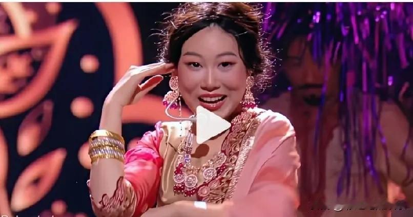 沈佳润音乐会上，她印度妆造被嘲得罪了化妆师，二十来岁的孩子化妆成了老阿姨，让人瞬