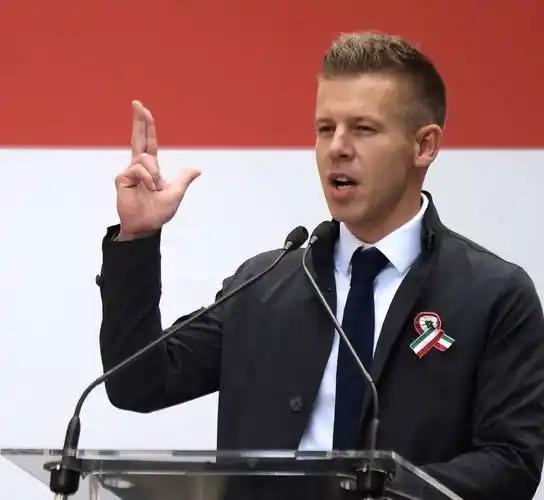 狠角色！匈牙利新总理凭一张牌，让俄罗斯10天变脸服软。狠角色登场！匈牙利新总理毛