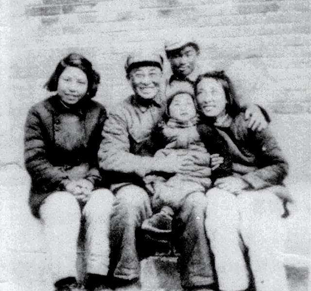 1949年，陈赓在上海见到了小姨子。多年不见，小姨子出落的亭亭玉立，已长成了大美