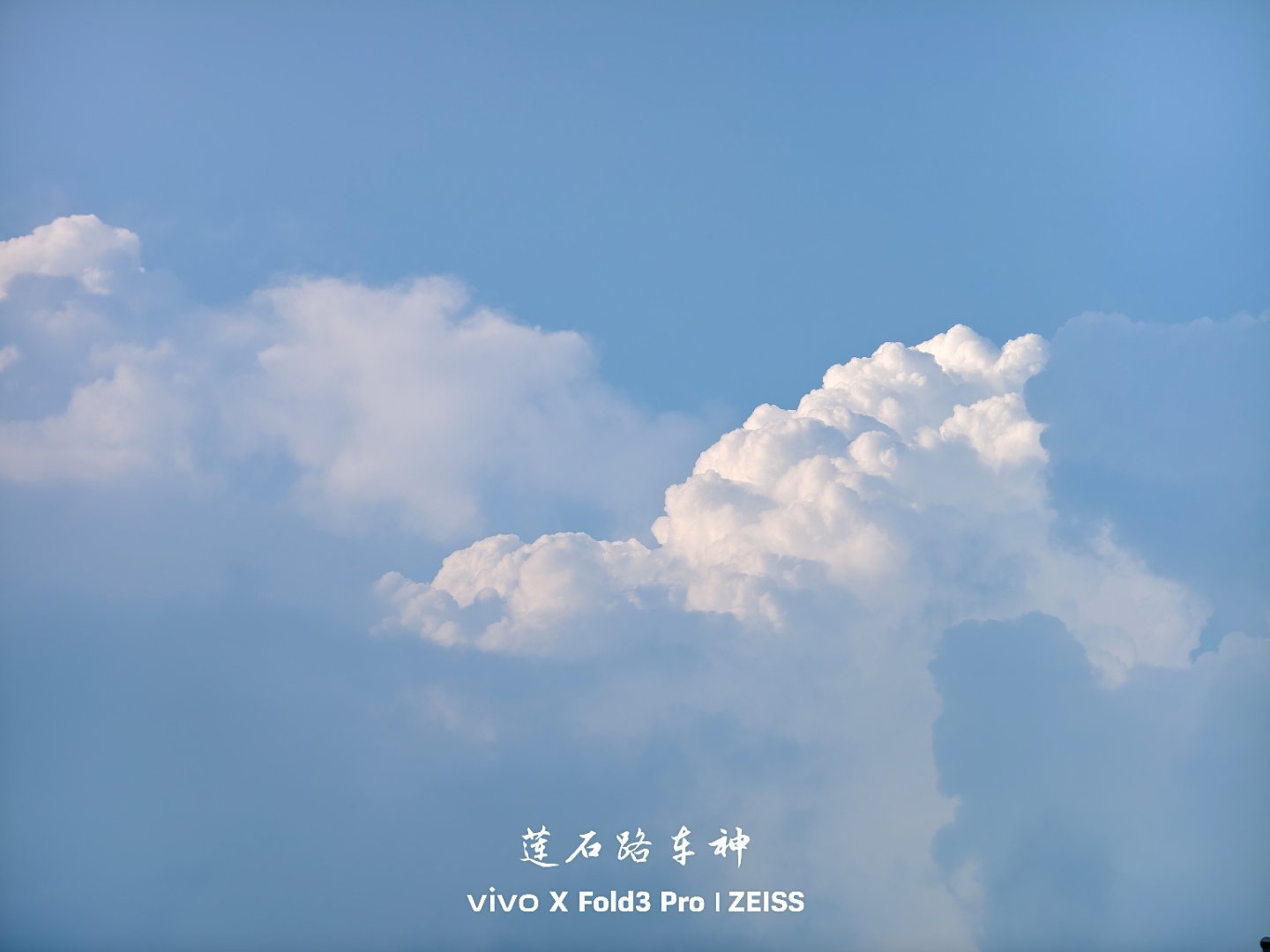 北京今儿这云彩还是挺好看的[笑而不语][笑而不语][笑而不语][笑而不语]  ​