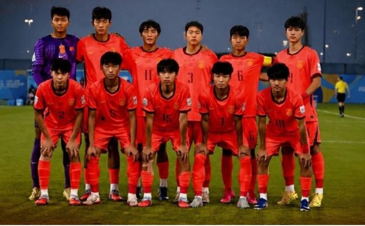 今天晚上别睡觉了，都给U17球迷去加油吧！

凌晨1:00，中国U17和日本U1