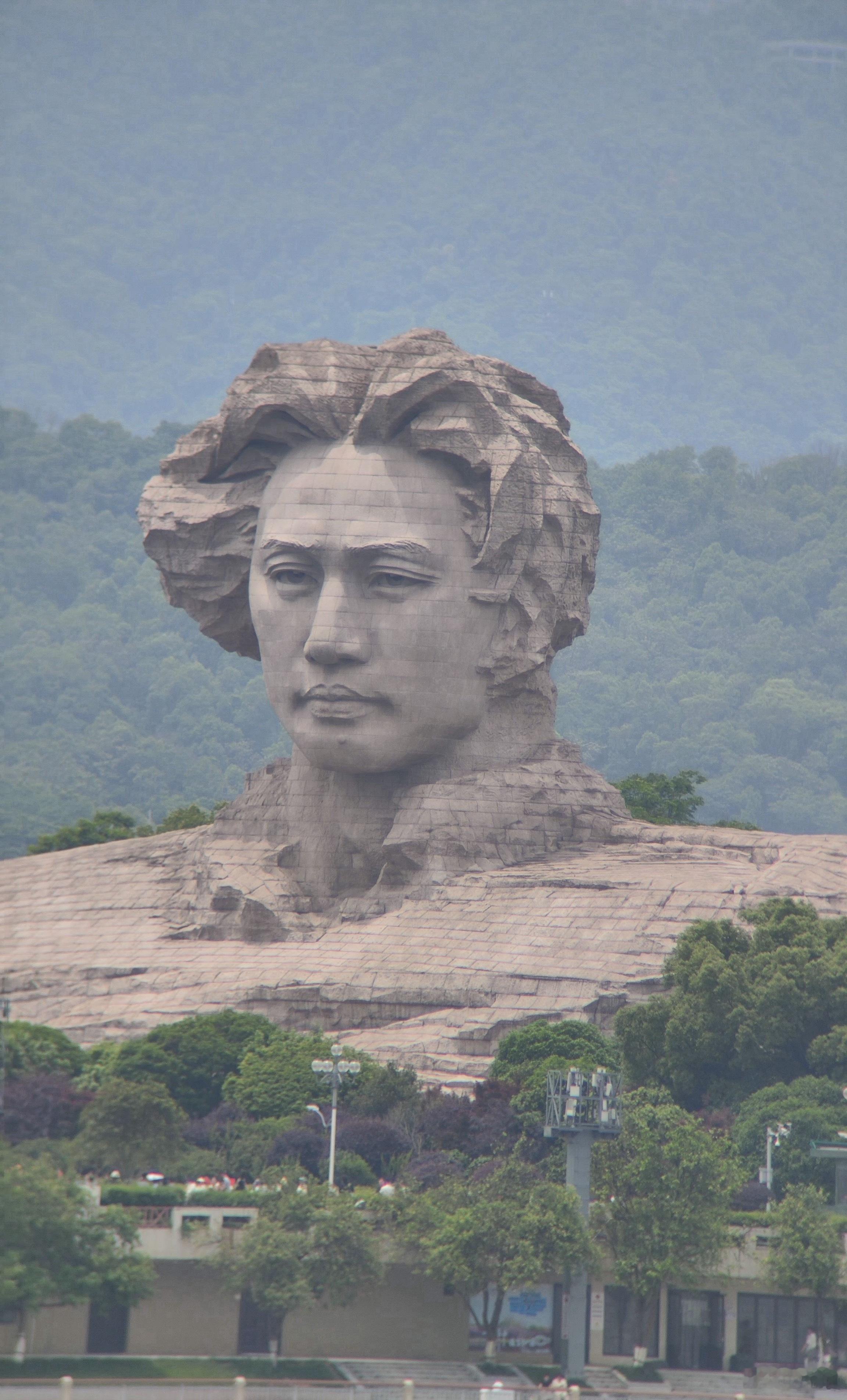 【我的三个不在乎和唯一的愿望原则】本主现在写文章评股市，基本上坚持三个不在乎和唯