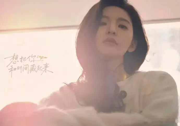 青青娱乐章若楠王安宇甜笑依偎画面养眼 两人温柔对视甜度超标 