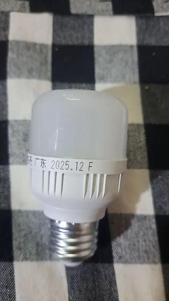 光线亮度：非常亮光源颜色：白光材质做工：材质很好包装外观：外观好看全五星好评，还