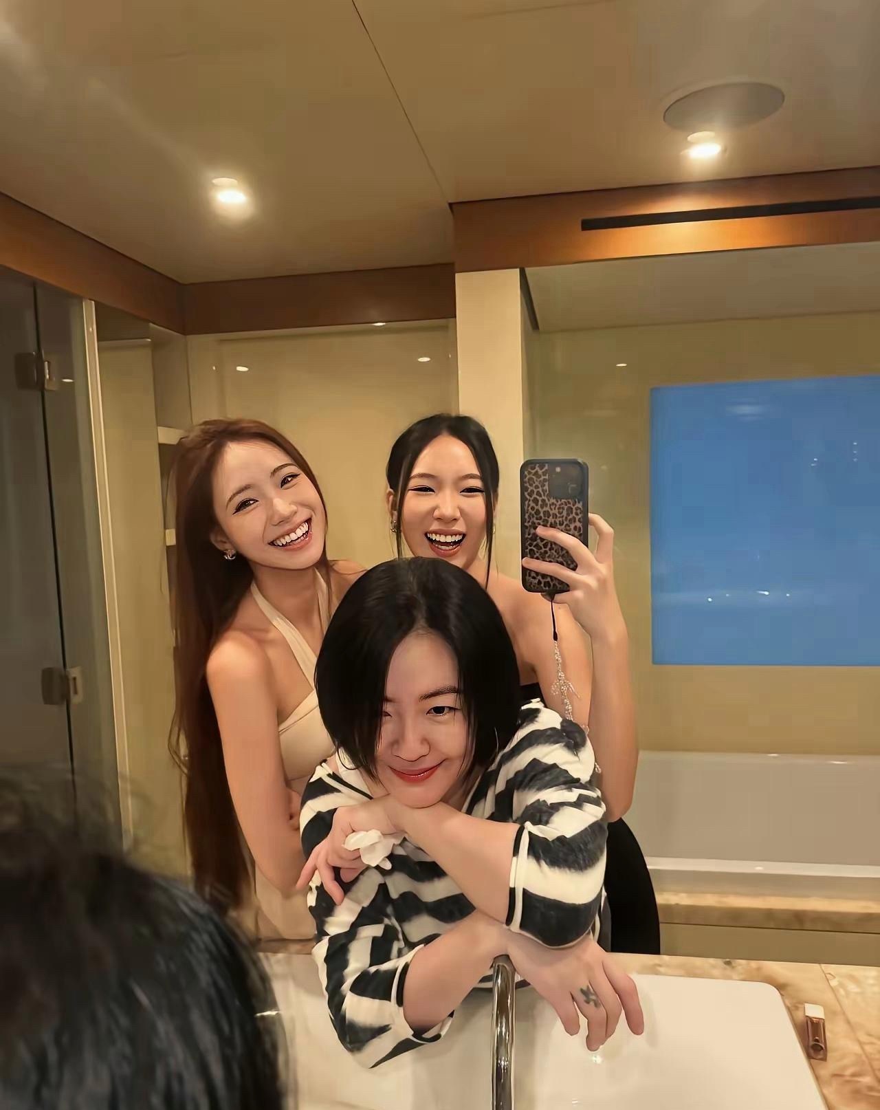 这居然是小 s 女儿？我以为那个网红，或者甲乙丙丁呢？这脸就不要做明星了！不是不