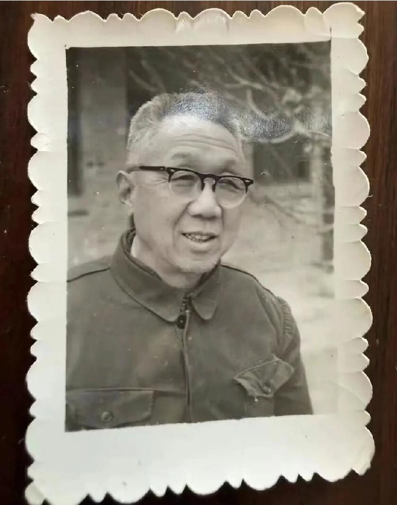 曹县第四中学任职最长的校长杜荷三
今牡丹区大黄集镇大杨湖村人(家中老宅已无)，老