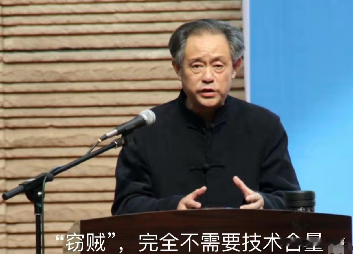 南博库房新锁刚装上，
退休院长徐湖平家地下室就搜出30件“祖传宝贝”，瓶底的编号