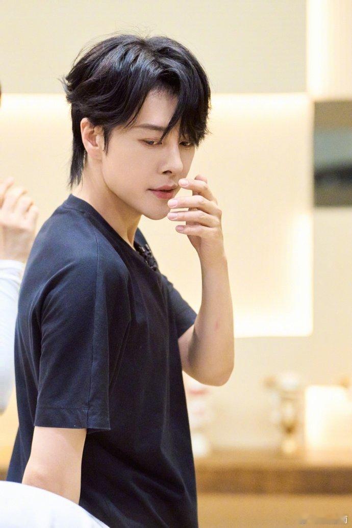 #徐海乔披荆斩棘二公日常 ## 徐海乔披荆斩棘日常照# 徐海乔在披荆斩棘的舞台上