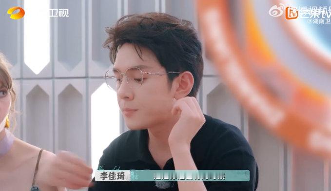 尚雯婕[超话]尚雯婕把浪姐的舞蹈都捡回来了 救命！尚雯婕吃饭怀念浪姐，转头就练当
