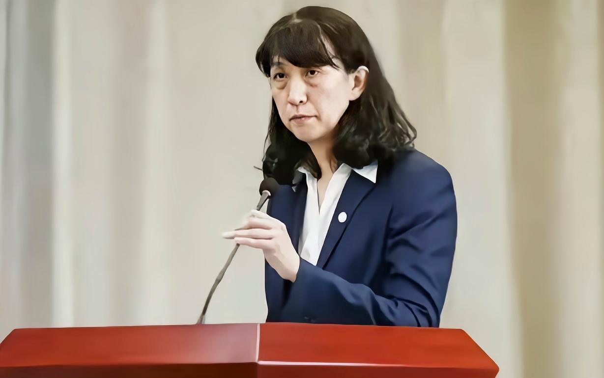 赖亚文主任公开表态，给赵勇吃下定心丸，确认他继续担任女排主教练。

亚锦赛主场丢