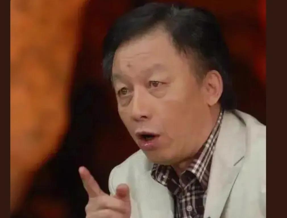 易中天说，在国家遇到大麻烦时，那些平时没啥机会享受国家好处的人，反而是最先站出来