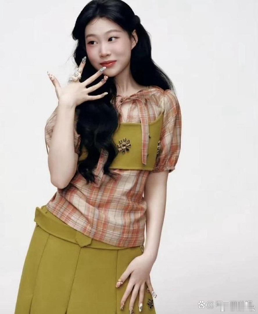 小沈阳女儿沈佳润第三次上杂志，这次的淡妆更好看了 