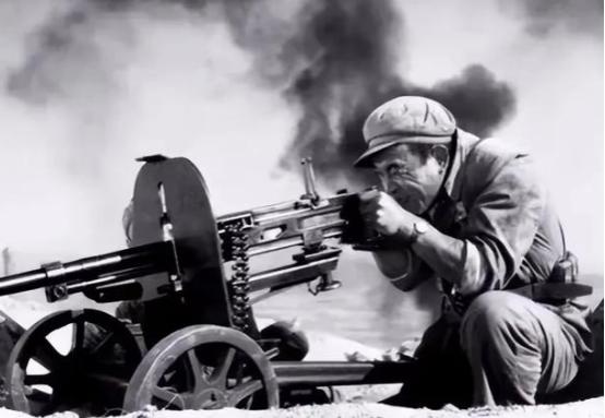 重机枪前面那块钢板，到底有没有用？很多人觉得，那就是个累赘，白白增加重量，可你要