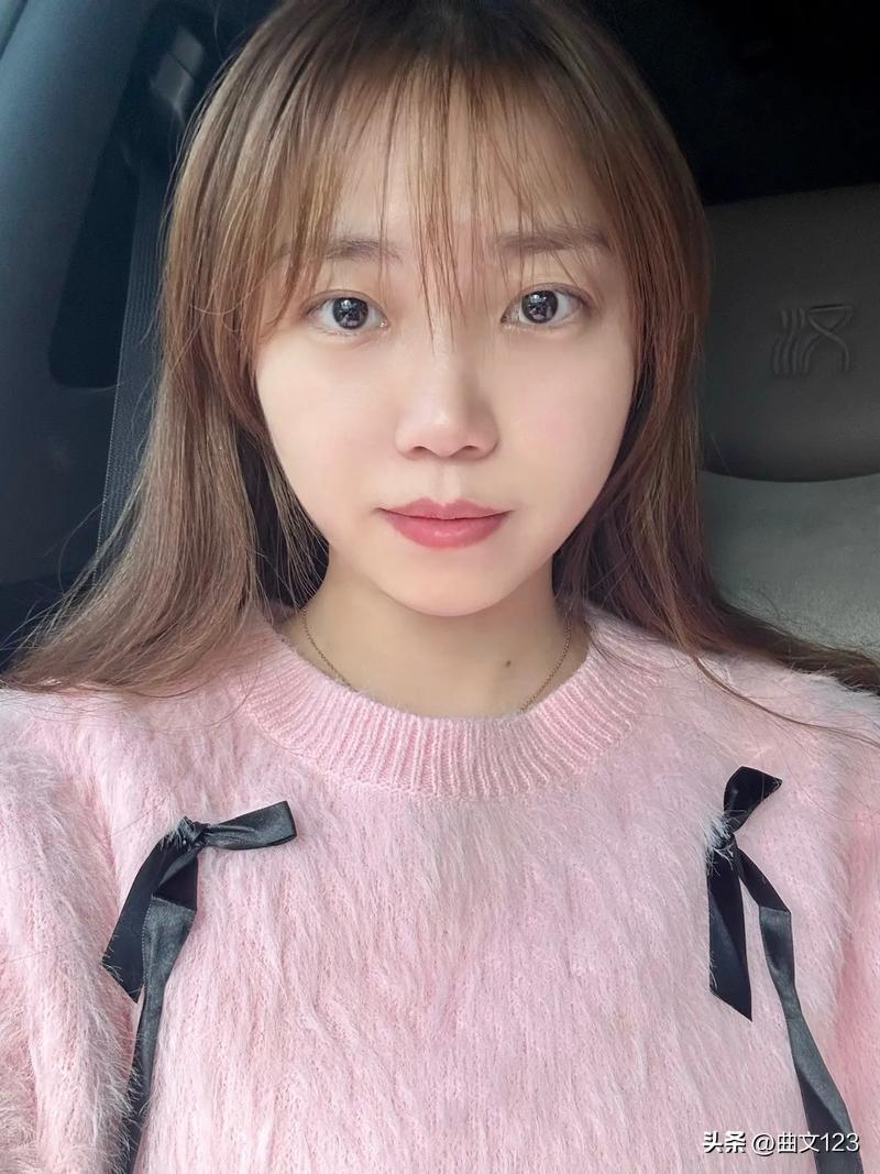 素颜也很美，有种纯天然的美，楚楚动人！