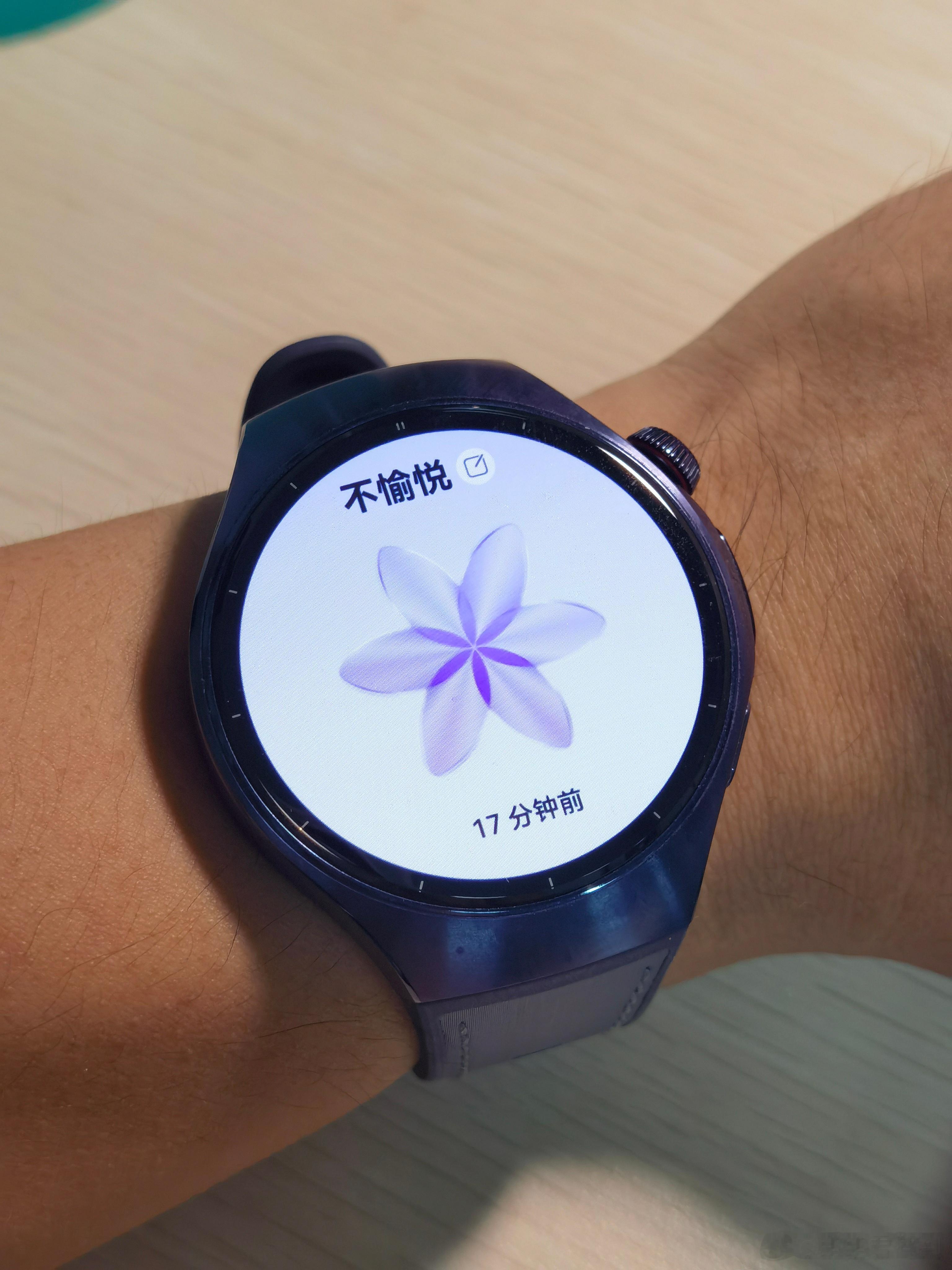 华为WATCH 5 真是我的“心情搭子”，可以实时测量我的情绪是开心还是不开心，