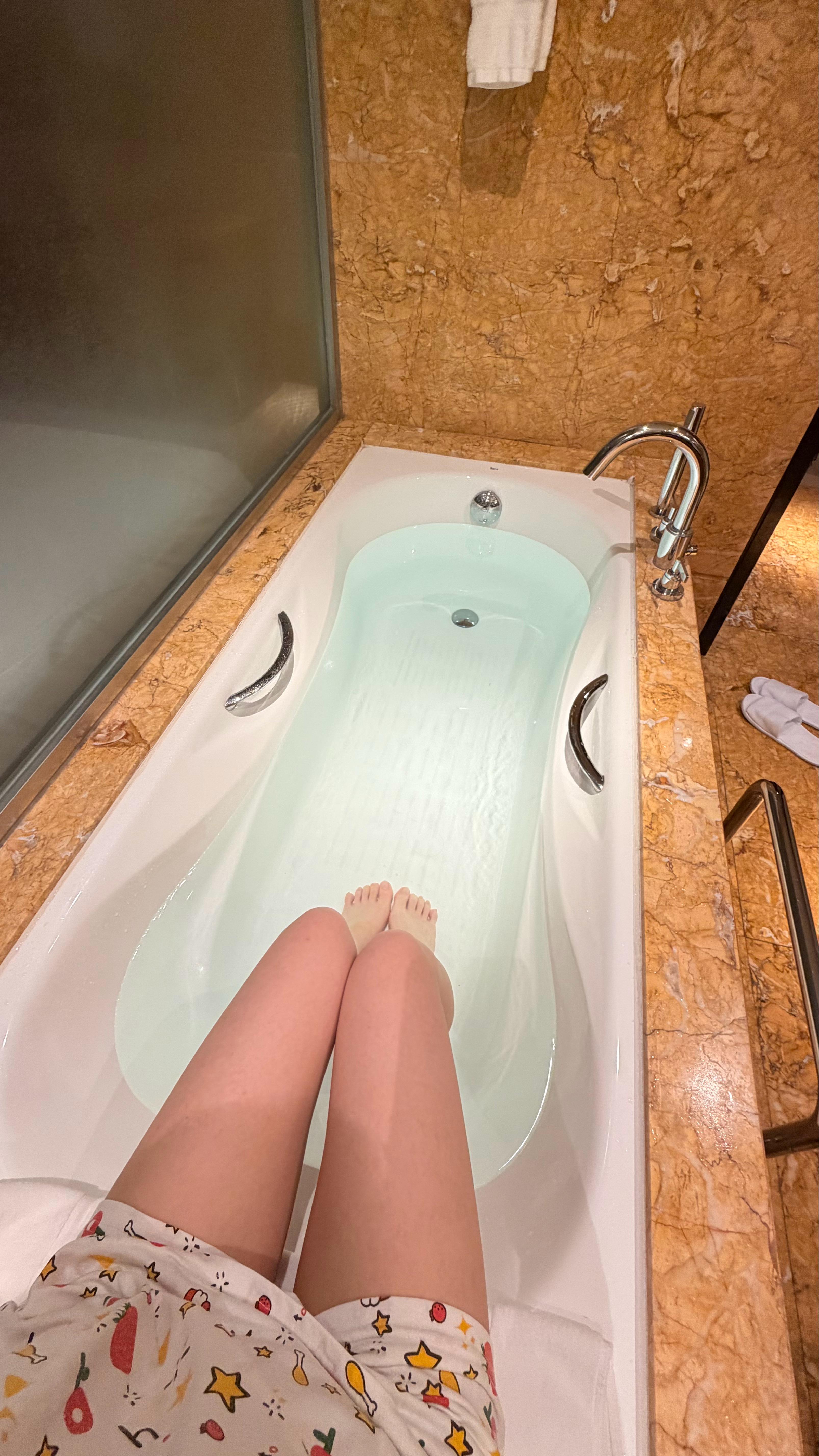 嘻嘻大浴缸泡小jio哈哈哈哈 