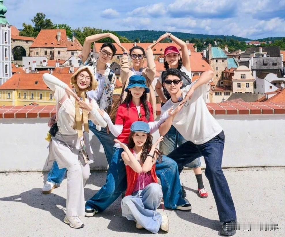 《花儿与少年7》都已经到收官季了，没想到还能看到第六季嘉宾们的互动！

《花儿与