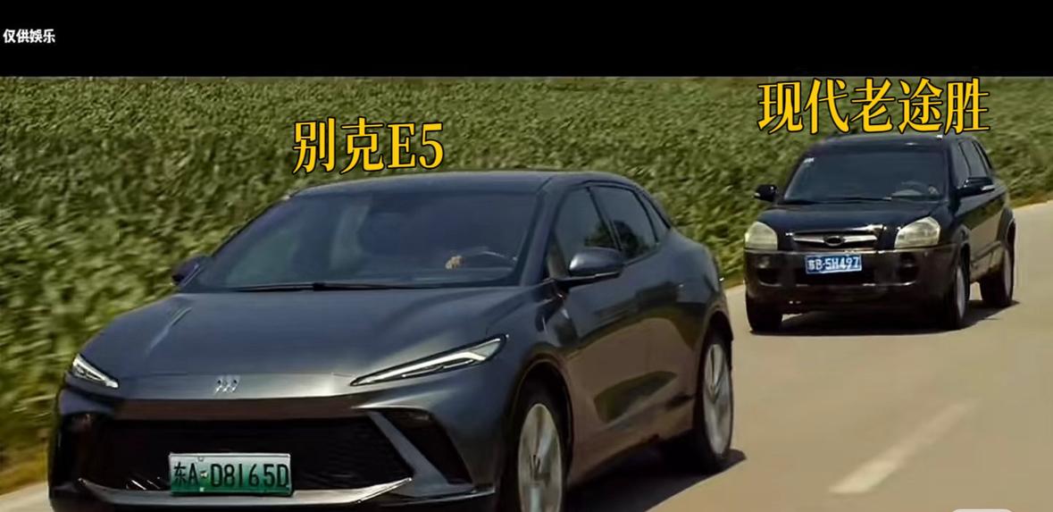 别克这波广告算是把地板砸穿了
别克E5作为一款加速7秒级别的电车
在《以法之名》