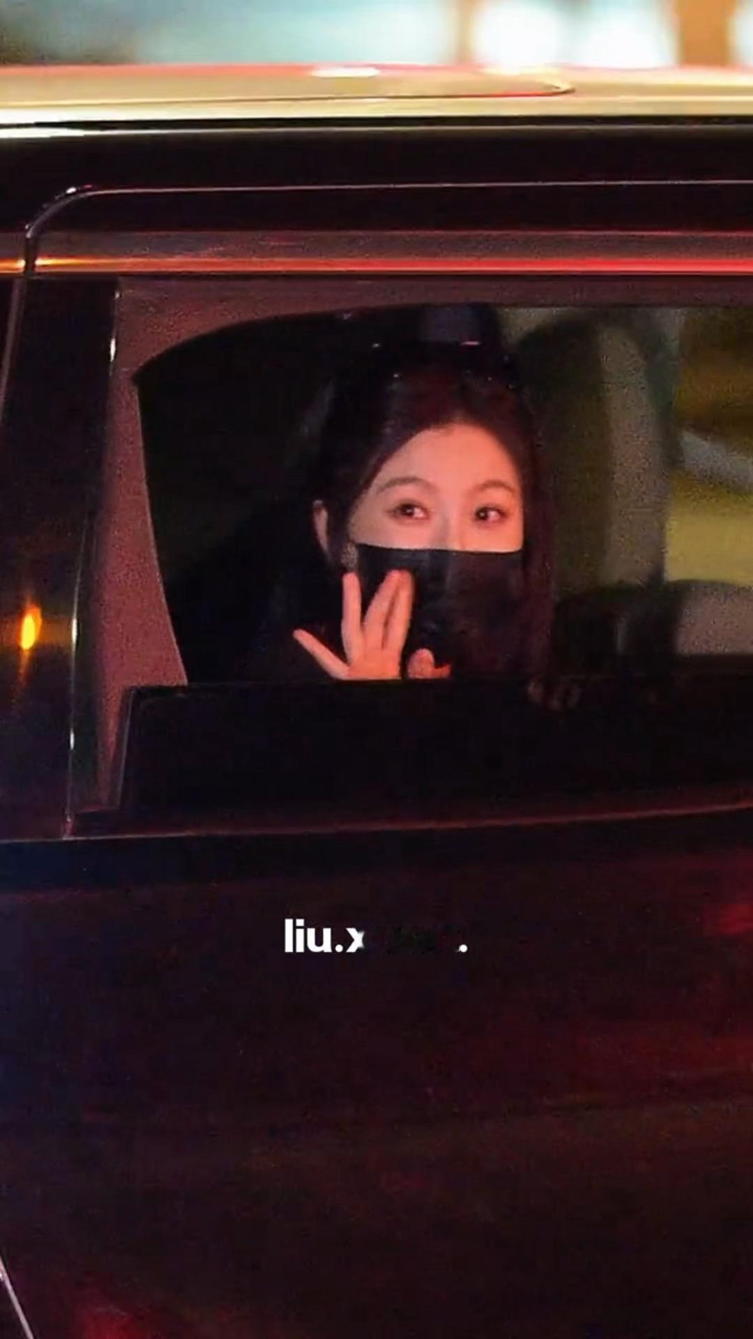 虞书欣好乖啊 一直在👋🏻 晚安宝宝🥰 