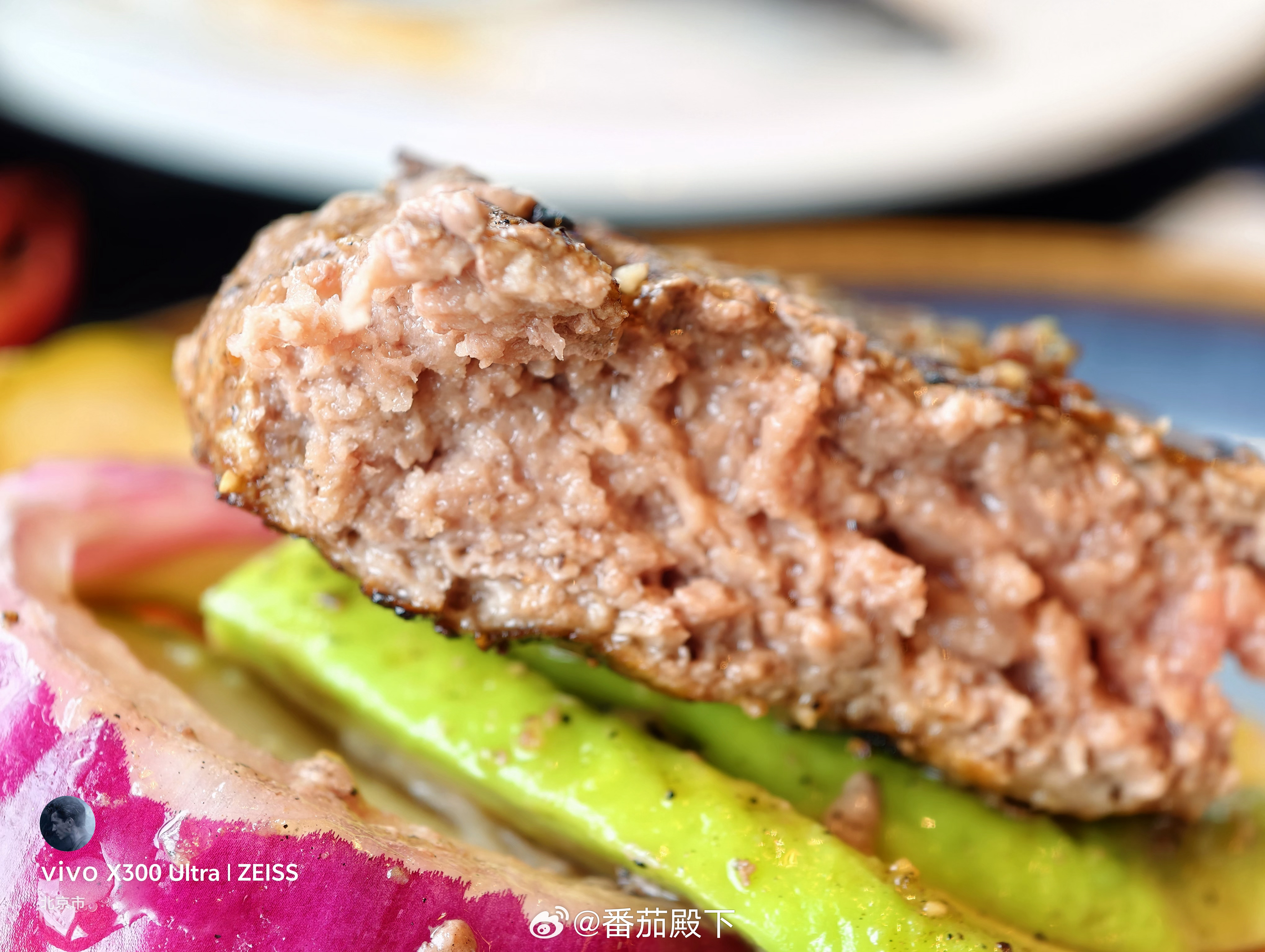 小米集团的市值只有特斯拉的1/14。怎么说？