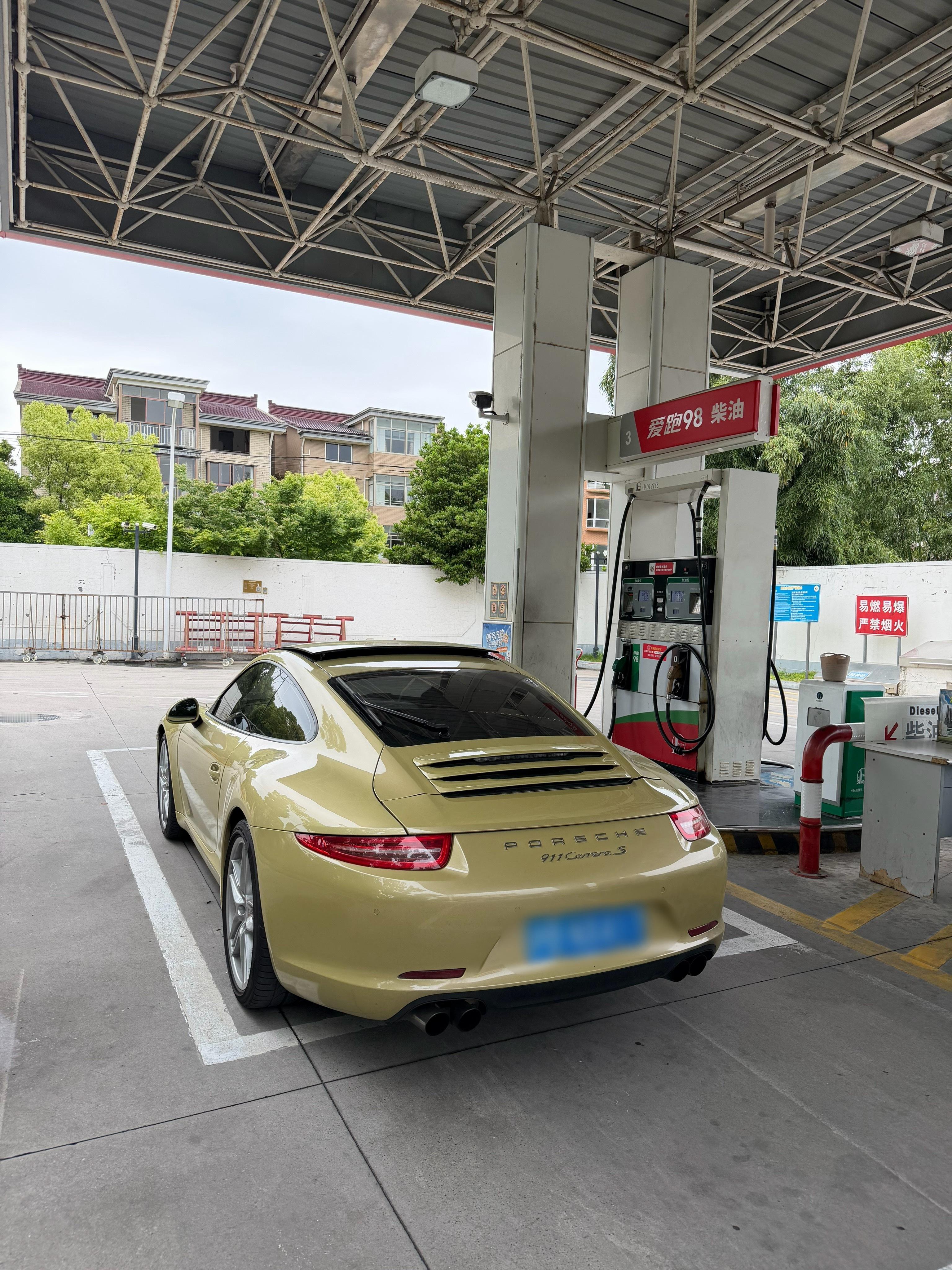 10.96-2=8.96，等来了9元的98。更有意思的是，这个加油站只能加98