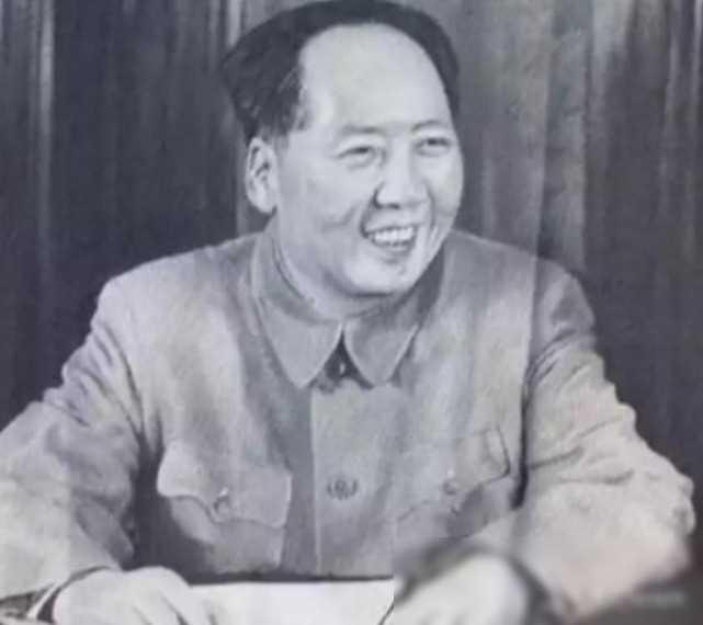 1956年，毛主席接见徐州地委书记时，忽然问他：“四”下面加个“南”是什么字？地