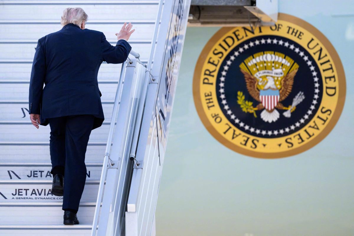 #美国空军一号退役#【外媒：服役35年，美国“空军一号”总统专机退役】据埃菲社6