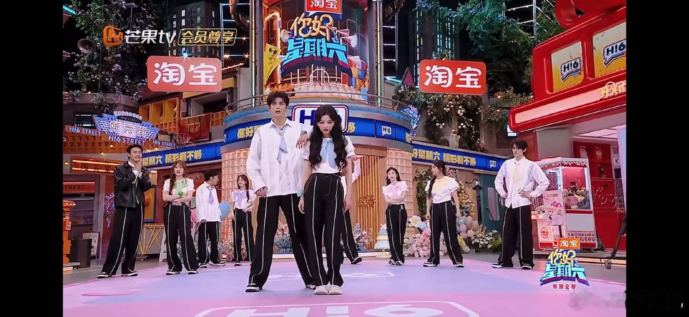 孔雪儿邓凯双人舞整齐度邓凯跳舞反差萌你好星期六节奏踩得准动作还齐，舞台实力在线，