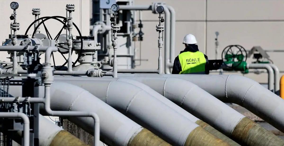 谁能想到，中东那俩大哥互掐，最后掏钱的竟是咱们普通人？！

别觉得美伊冲突离你老