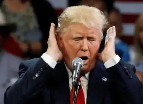 特朗普算盘精！
知道硬刚中国亏大了，
如今主动放低姿态避冲突！

特朗普这回是真