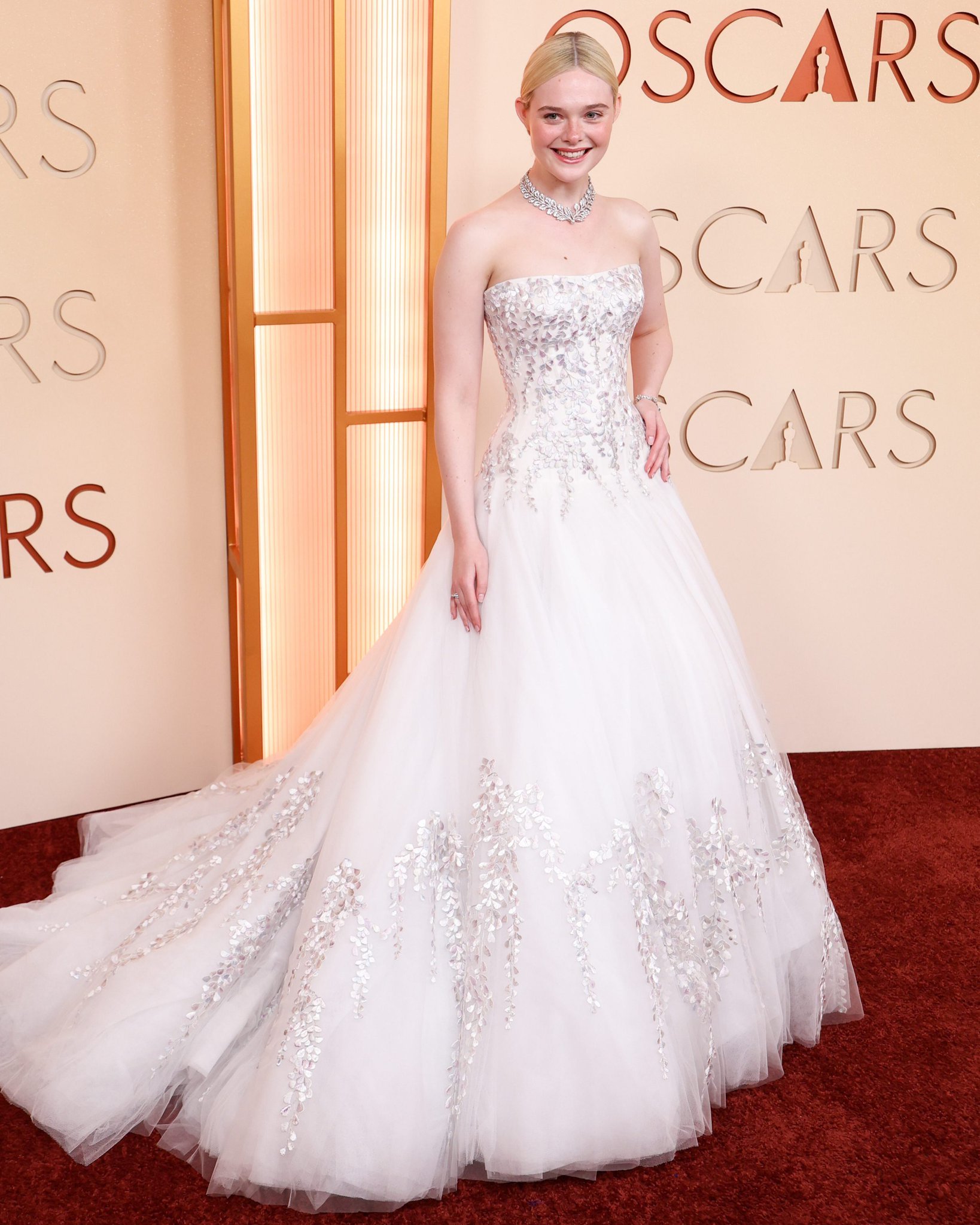 范宁这套Givenchy定制裙真的给整体加分不少