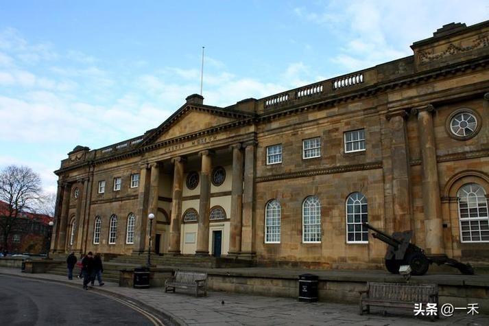 英国废除上议院世袭贵族，终结700年“靠出身当议员”
 
家人们，英国刚刚干成一