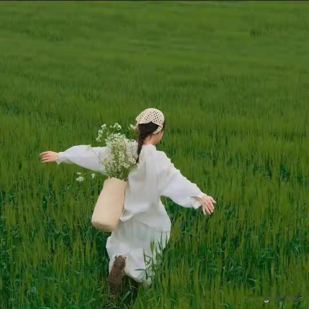 什么样的女人，
不合群？

答案是：
人品越好的女人，
越不扎堆。
不说别人闲话