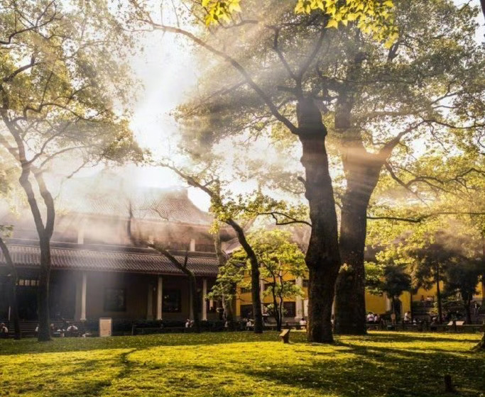 杭州灵隐寺，听暮鼓晨钟，呢喃梵音。[心] ​ ​​​