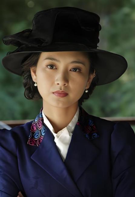 33集谍战剧，徐佳斓曦领衔主演，演员阵容堪称豪华，剧情环环相扣，收视大火，谍战迷