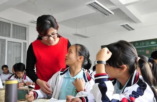 班主任建议：孩子被打，打回去或告诉老师非上策，正确做法是这样

校园霸凌是一个严