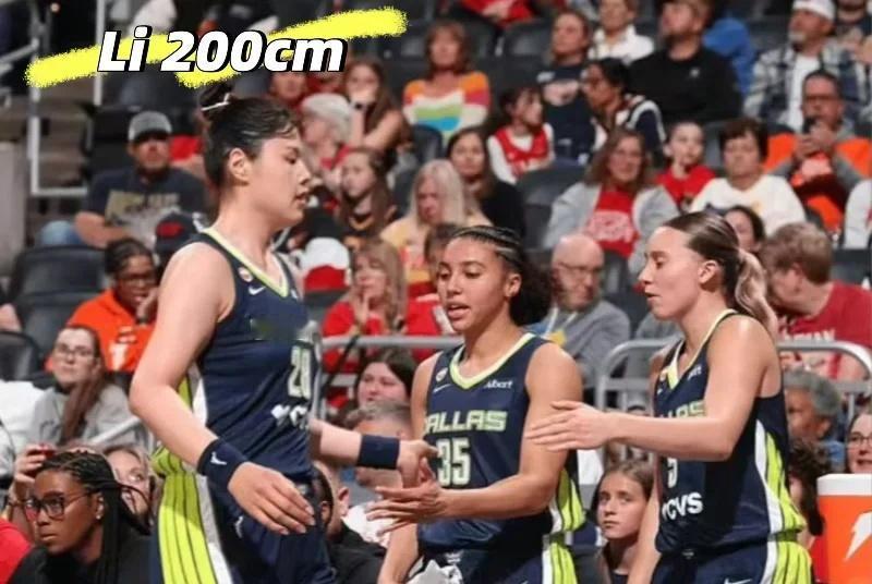 小猪Paige 认识的中国球员真的一个比一个高
队友小宝已经够高了，俱乐部对手比