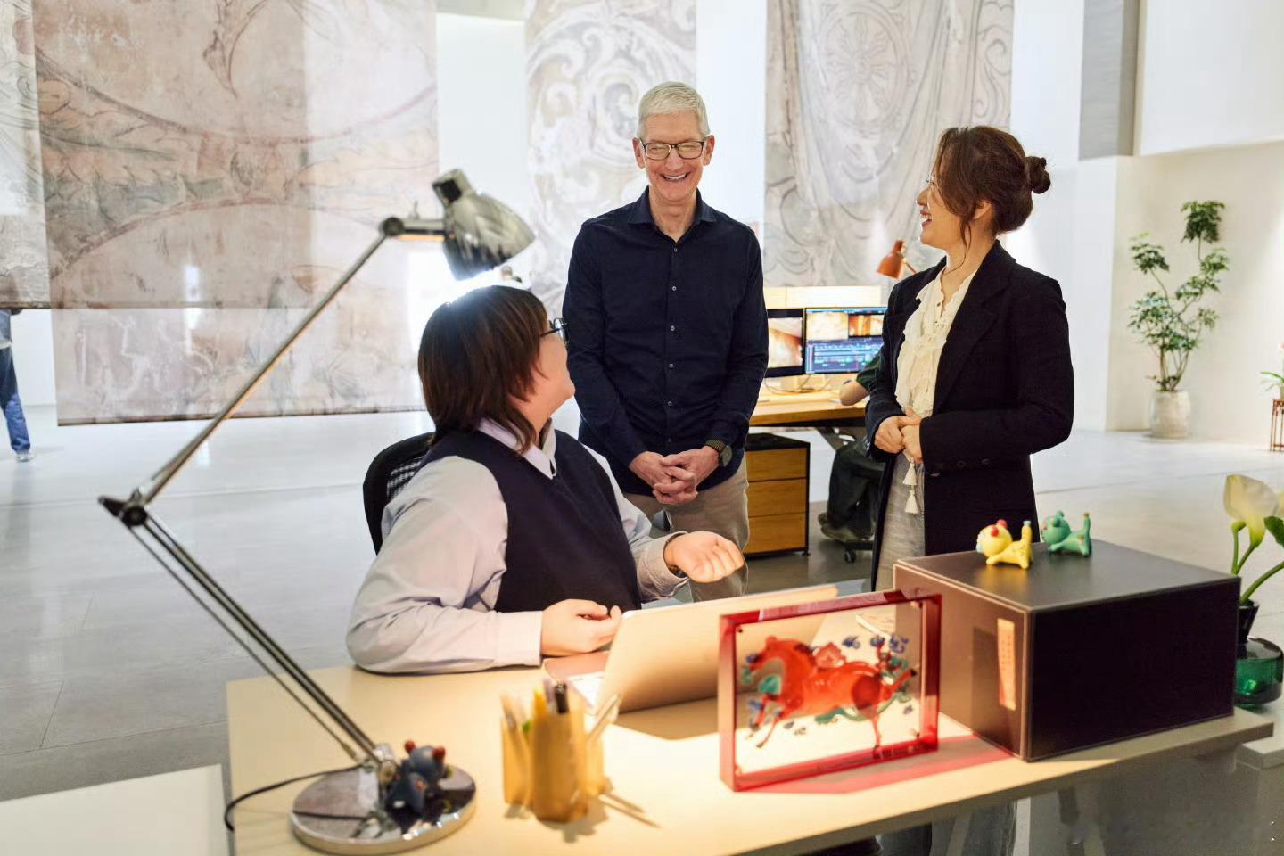 如何评价库克执掌苹果的15年 四个字评价，功成名就。甭管多少人喷库克领导下的苹果