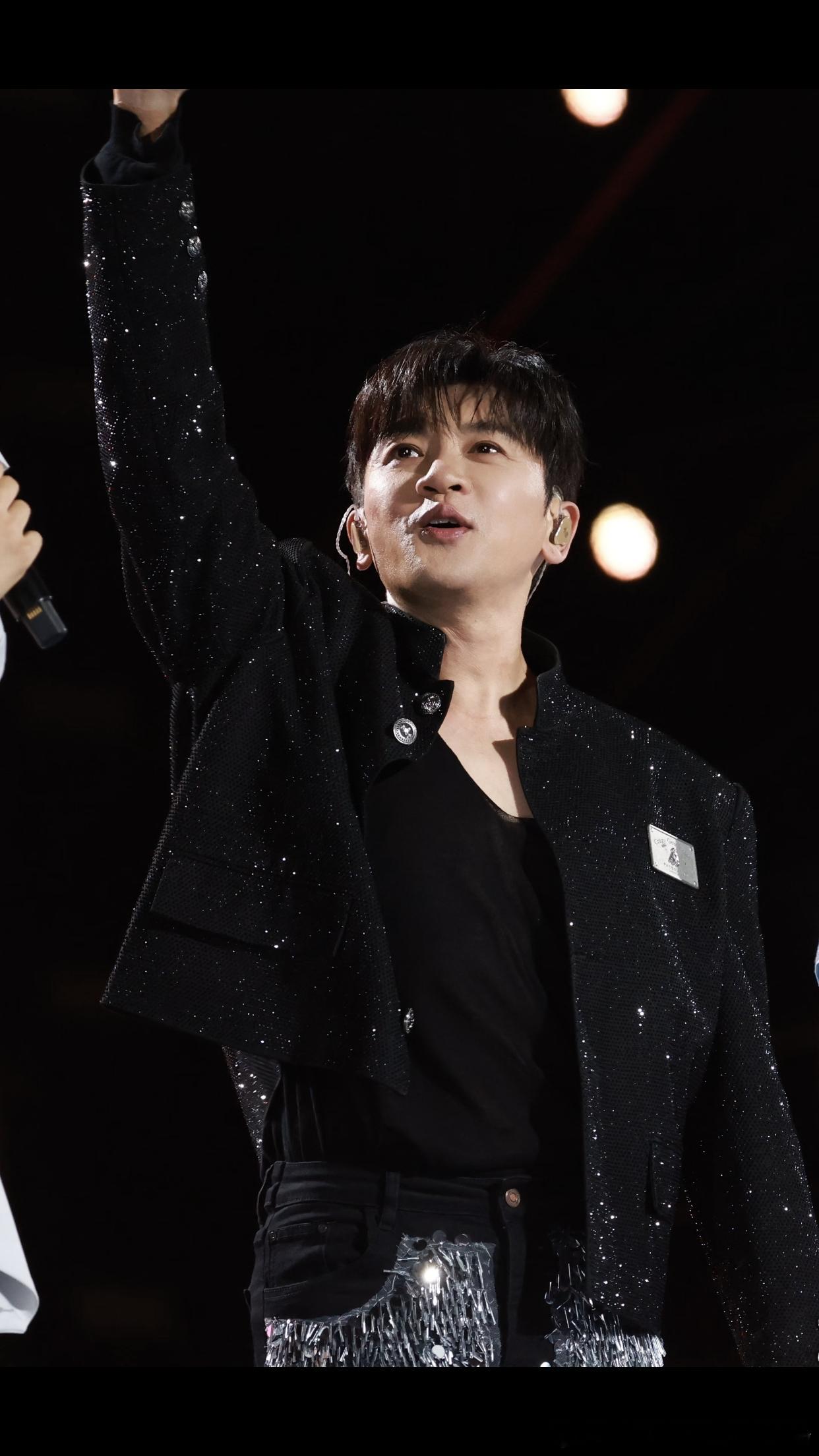 苏有朋能量事业超话  吸一吸精气神兒～啊呜 