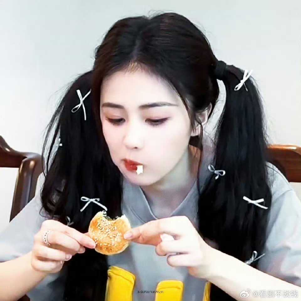 白鹿因为当模特患上风湿病所以说成名的道路真的不容易，他们都在说你，可是那是你来时